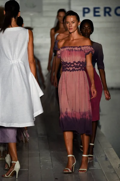 Funkshion Miami yüzmek hafta 