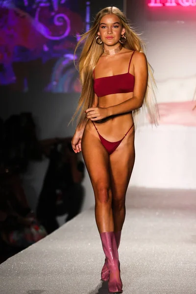 Frankies Bikinis Collection fashion show — Stock Photo, Image