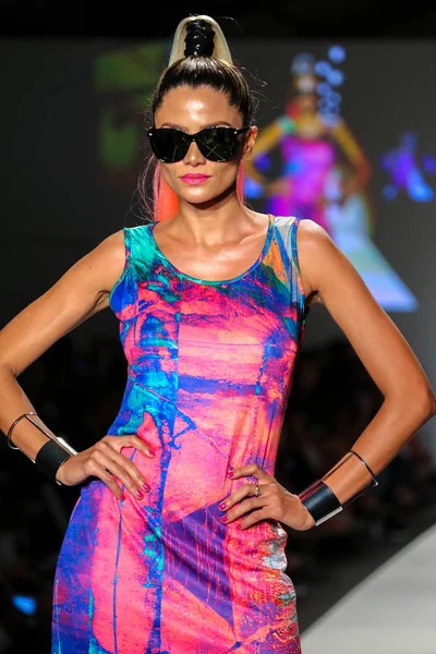 Lila Nikole Coleção desfile de moda — Fotografia de Stock