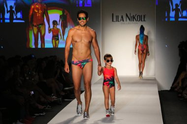 Lila Nikole koleksiyonu moda defilesi 