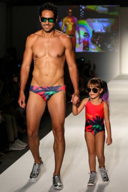 Lila Nikole koleksiyonu moda defilesi 