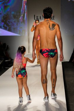 Lila Nikole koleksiyonu moda defilesi 