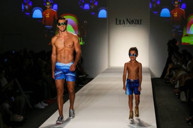 Lila Nikole koleksiyonu moda defilesi 