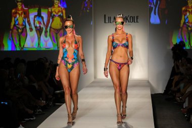 Lila Nikole koleksiyonu moda defilesi 