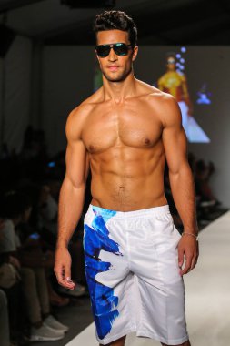 Lila Nikole koleksiyonu moda defilesi 