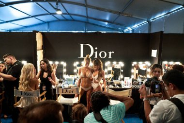 Funkshion yüzmek moda haftası 