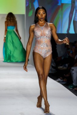 Melek Brinks 2018 koleksiyonu 