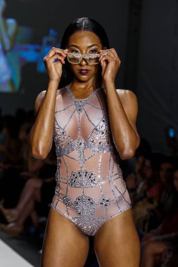 Melek Brinks 2018 koleksiyonu 