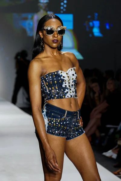 Melek Brinks 2018 koleksiyonu 