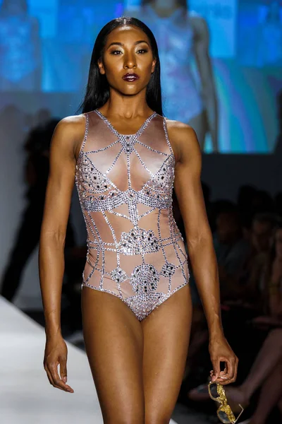 Melek Brinks 2018 koleksiyonu 