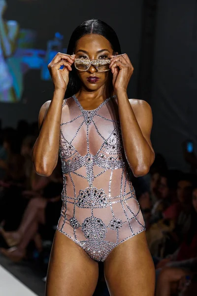 Melek Brinks 2018 koleksiyonu 