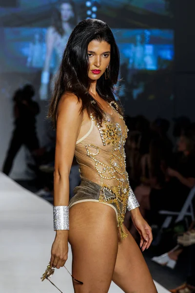 Melek Brinks 2018 koleksiyonu 