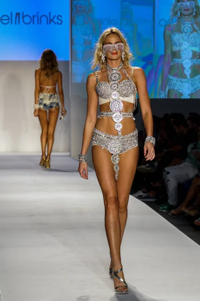 Melek Brinks 2018 koleksiyonu 