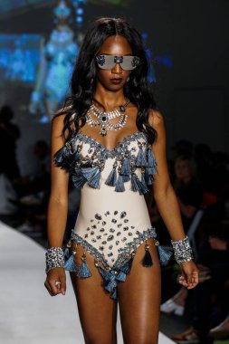 Melek Brinks 2018 koleksiyonu 