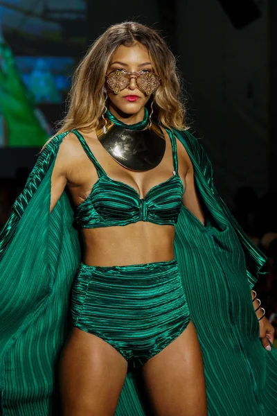 Melek Brinks 2018 koleksiyonu 