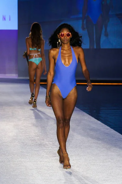 W South Beach de ıslak güverte