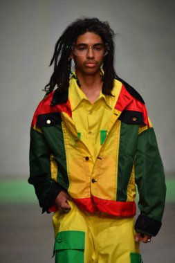 Ev sahibi gösterisi sırasında Nyfw