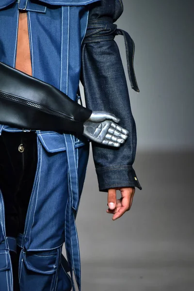  Sanchez-Kane gösterisi sırasında Nyfw