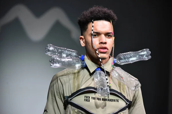  Sanchez-Kane gösterisi sırasında Nyfw