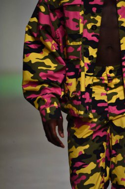 Ev sahibi gösterisi sırasında Nyfw