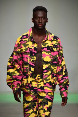 Ev sahibi gösterisi sırasında Nyfw