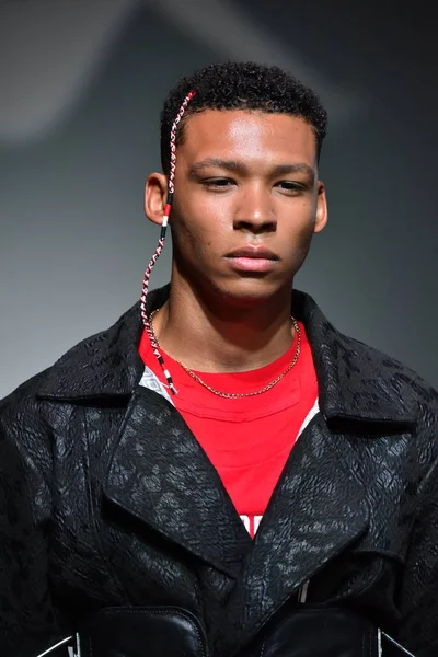 Sanchez-Kane gösterisi sırasında Nyfw