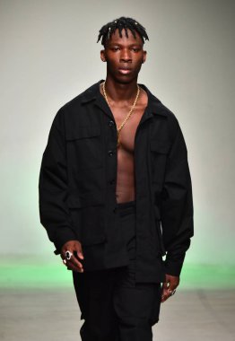 Ev sahibi gösterisi sırasında Nyfw