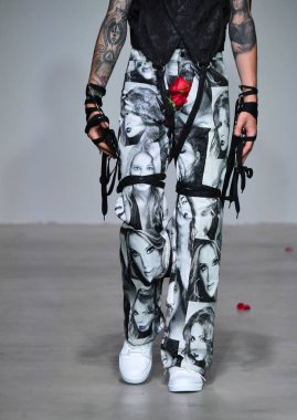  Sanchez-Kane gösterisi sırasında Nyfw