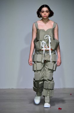  Sanchez-Kane gösterisi sırasında Nyfw