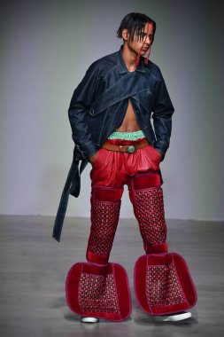  Sanchez-Kane gösterisi sırasında Nyfw