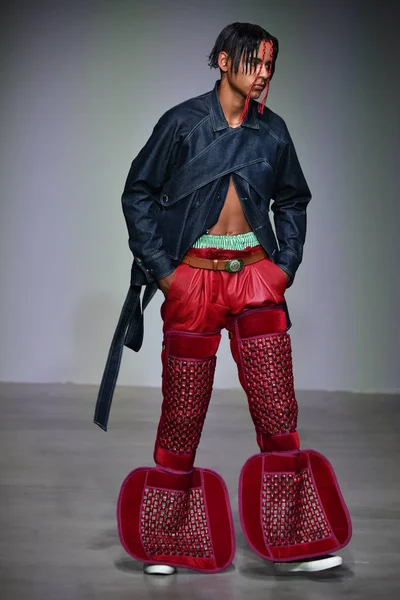  Sanchez-Kane gösterisi sırasında Nyfw