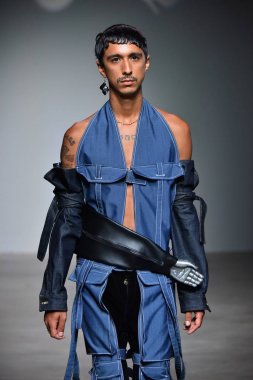  Sanchez-Kane gösterisi sırasında Nyfw