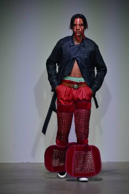  Sanchez-Kane gösterisi sırasında Nyfw