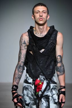  Sanchez-Kane gösterisi sırasında Nyfw