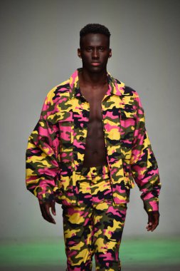 Ev sahibi gösterisi sırasında Nyfw