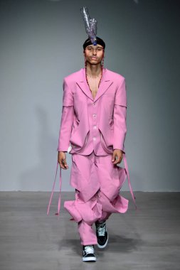  Sanchez-Kane gösterisi sırasında Nyfw