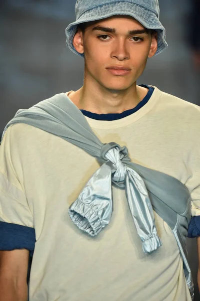 Matiere gösterisi sırasında Nyfw