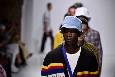 Bahar koleksiyonu ışıklık Clarkson SQ