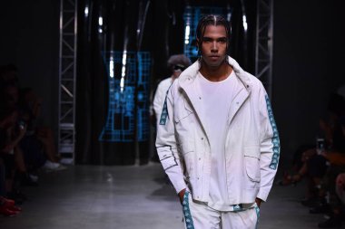 C2h4 gösterisi sırasında Nyfw