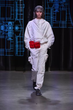 C2h4 gösterisi sırasında Nyfw