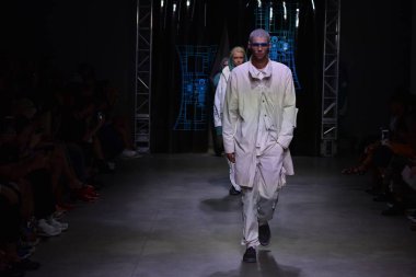 C2h4 gösterisi sırasında Nyfw