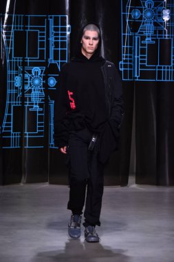 C2h4 gösterisi sırasında Nyfw
