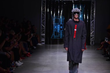 C2h4 gösterisi sırasında Nyfw
