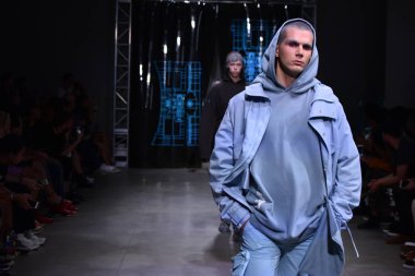 C2h4 gösterisi sırasında Nyfw