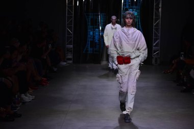 C2h4 gösterisi sırasında Nyfw