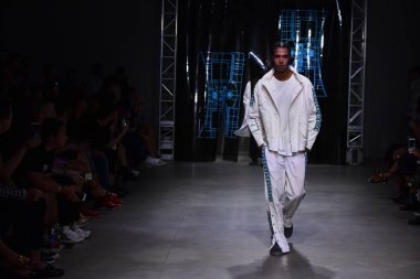 C2h4 gösterisi sırasında Nyfw