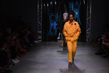 C2h4 gösterisi sırasında Nyfw