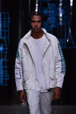 C2h4 gösterisi sırasında Nyfw