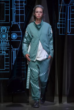 C2h4 gösterisi sırasında Nyfw