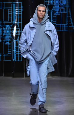 C2h4 gösterisi sırasında Nyfw